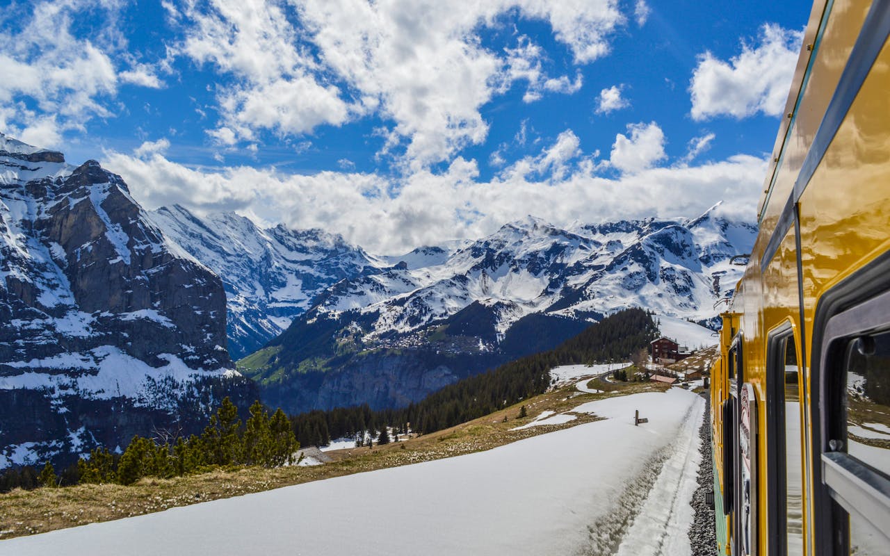 Destinos de Inverno: Viagem de Trem Pelas Paisagens Gélidas